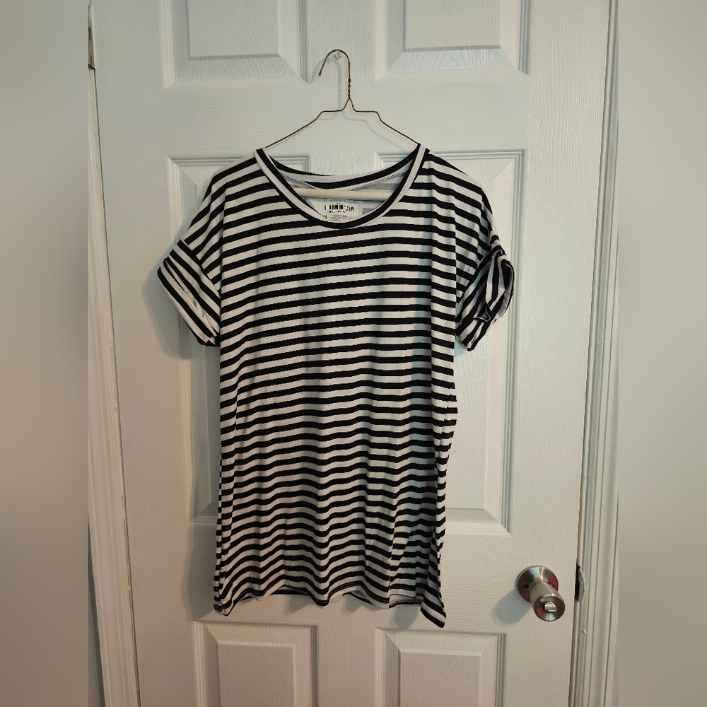 Sew in love top. Could fit a medium.